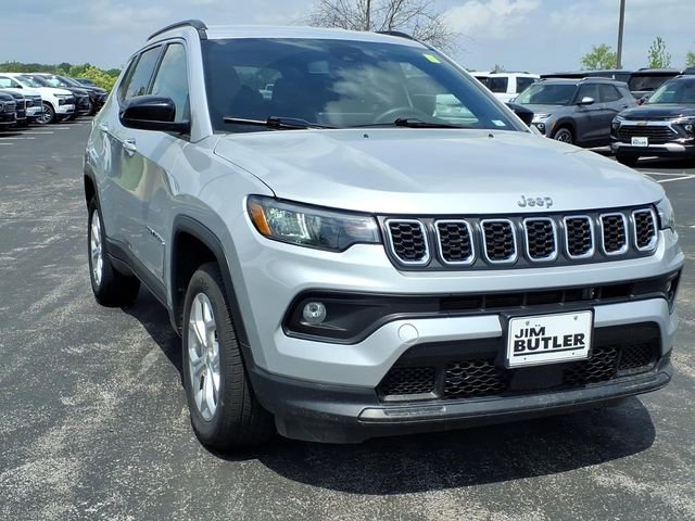 Used 2024 Jeep Compass Latitude image 25