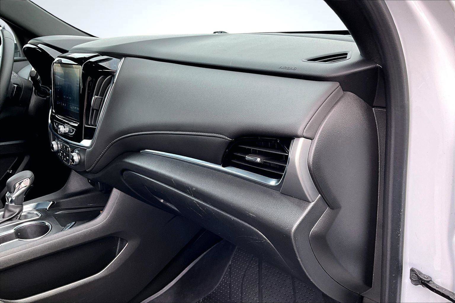 Used 2023 Chevrolet Traverse LT w/ Midnight/Sport Edition image 18