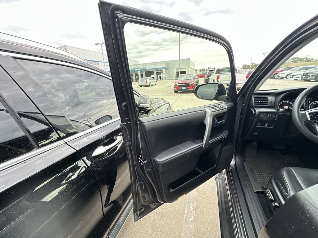 Used 2022 Toyota 4Runner Limited AWD/4WD image 23