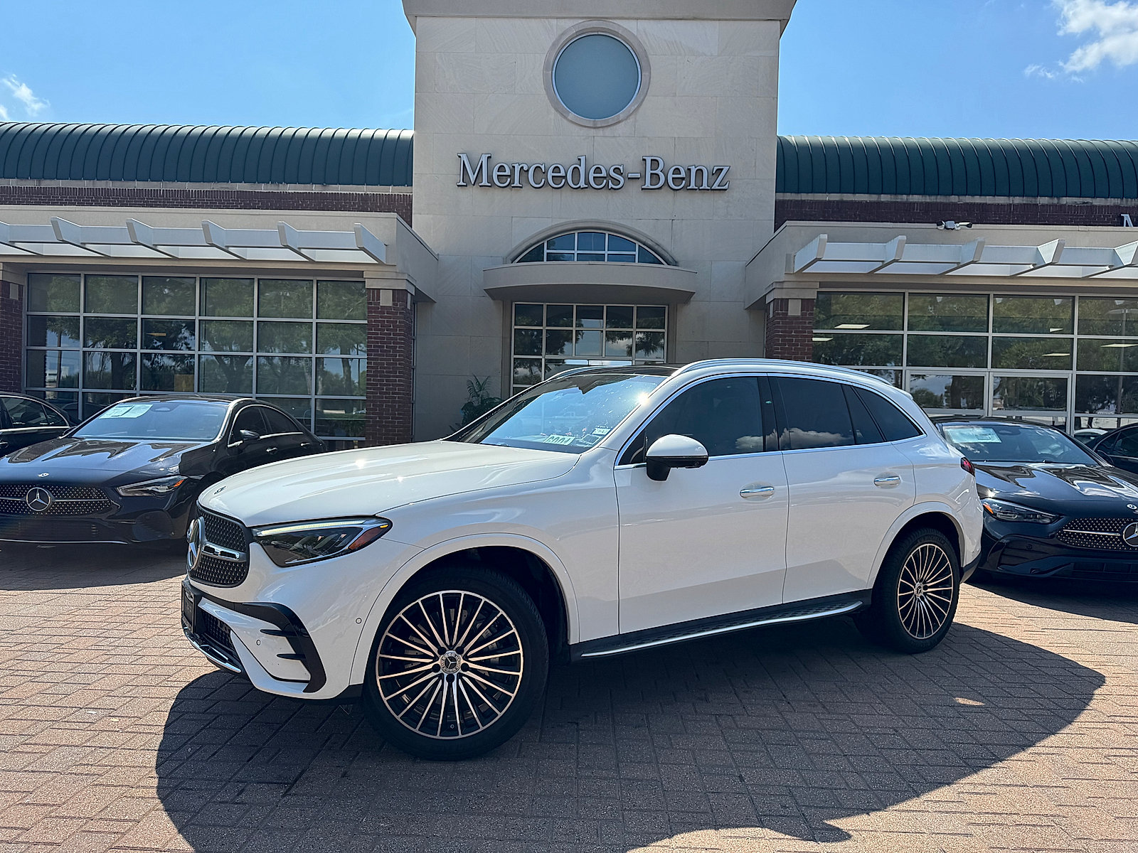 Used 2023 Mercedes-Benz GLC 300 image 1