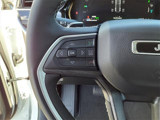 New 2022 Jeep Grand Cherokee Limited 4xe w/ Luxury Tech Group II image 28