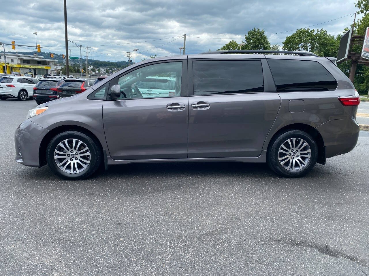 Used 2020 Toyota Sienna XLE FWD image 6