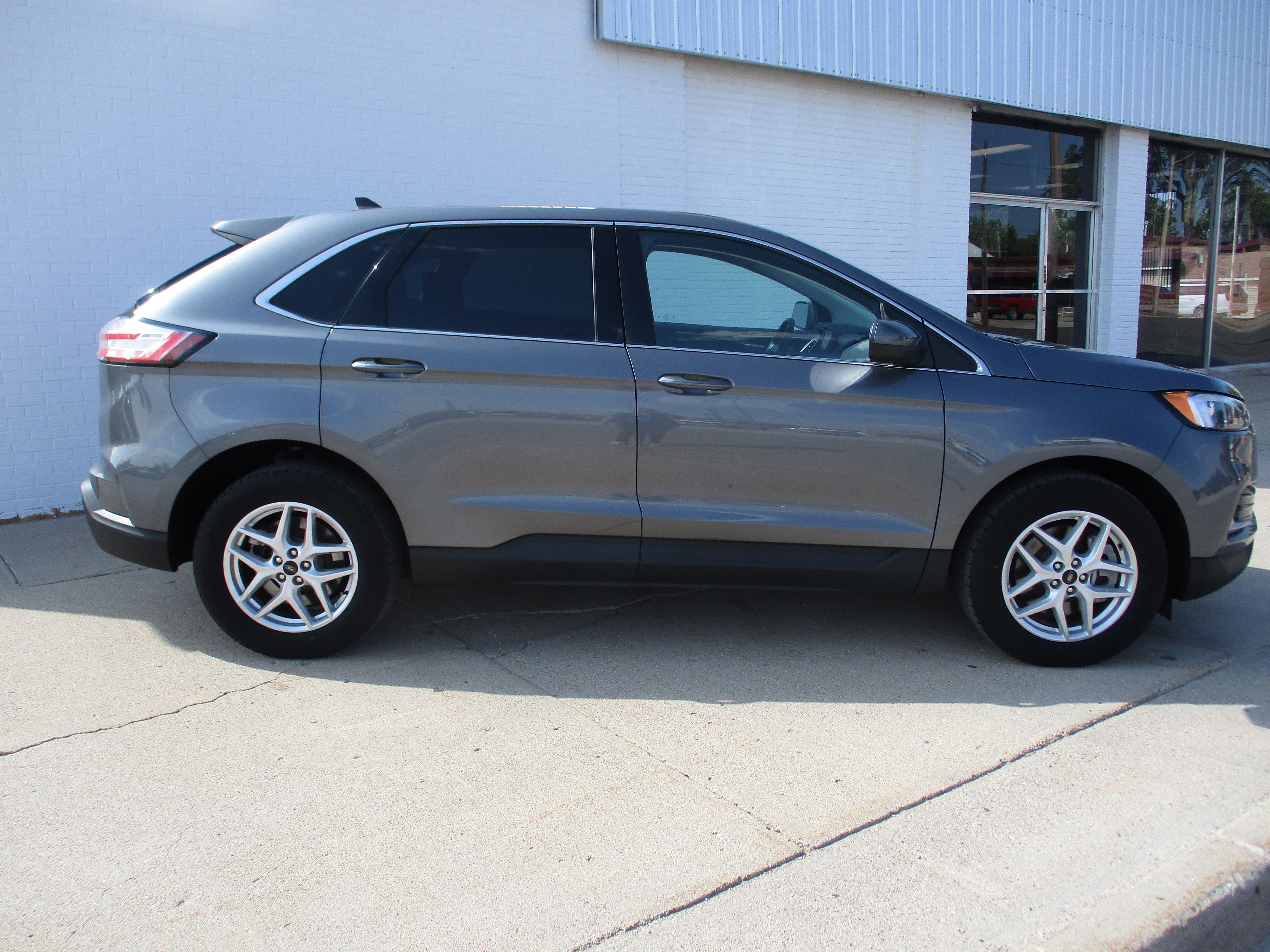 Used 2024 Ford Edge SEL image 8