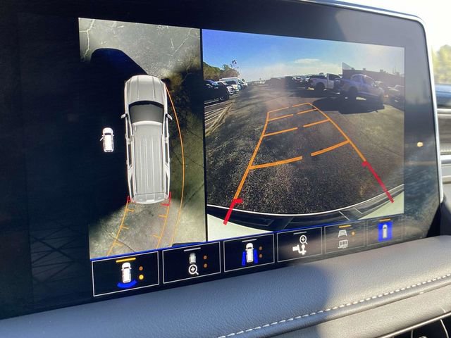 Used 2024 GMC Yukon XL SLT w/ SLT Luxury Package image 32