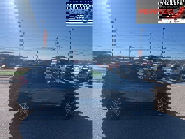 Used 2024 GMC Terrain SLT w/ Tech Package image 7