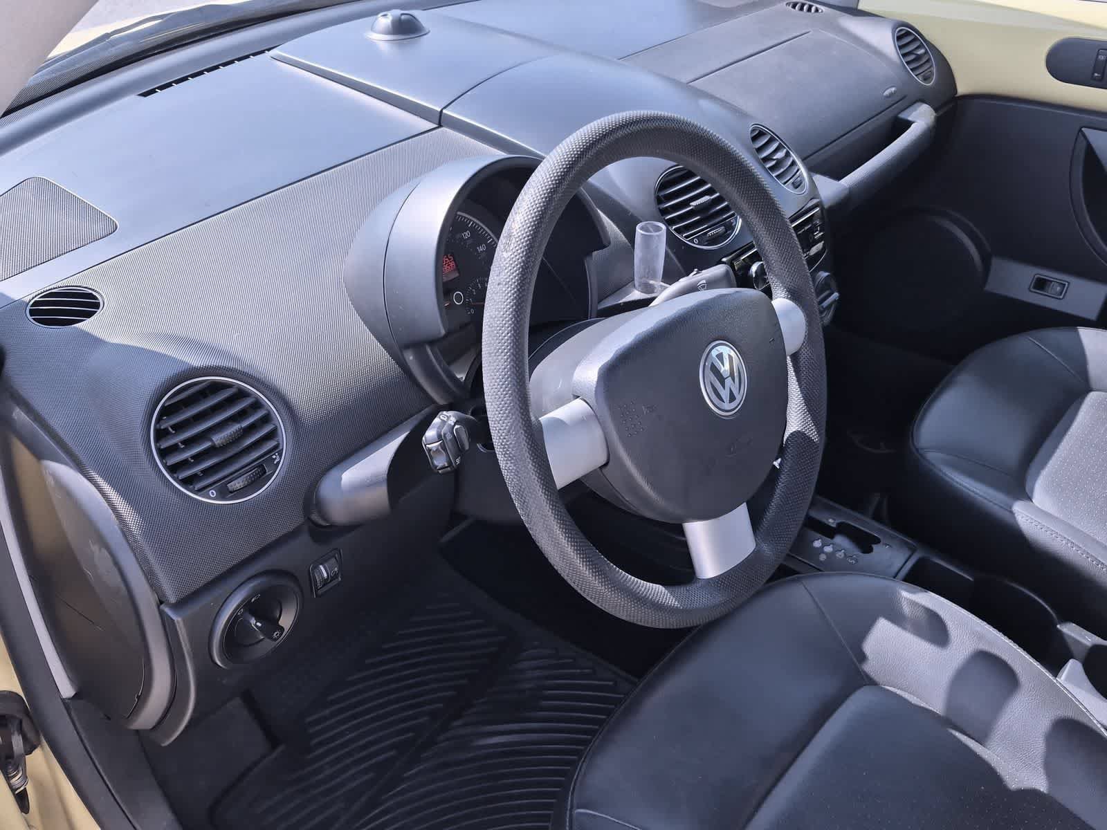 Used 2008 Volkswagen Beetle S FWD image 10