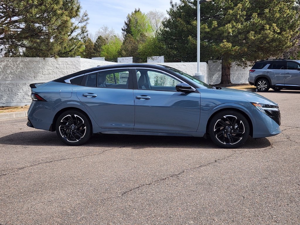 New 2027 Nissan Sentra SR w/ Floor Mat Package FWD image 4