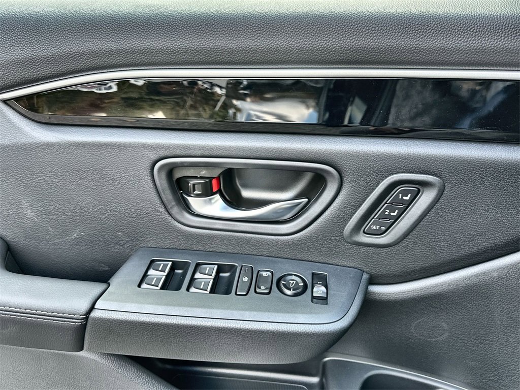 New 2025 Honda Pilot Touring image 15