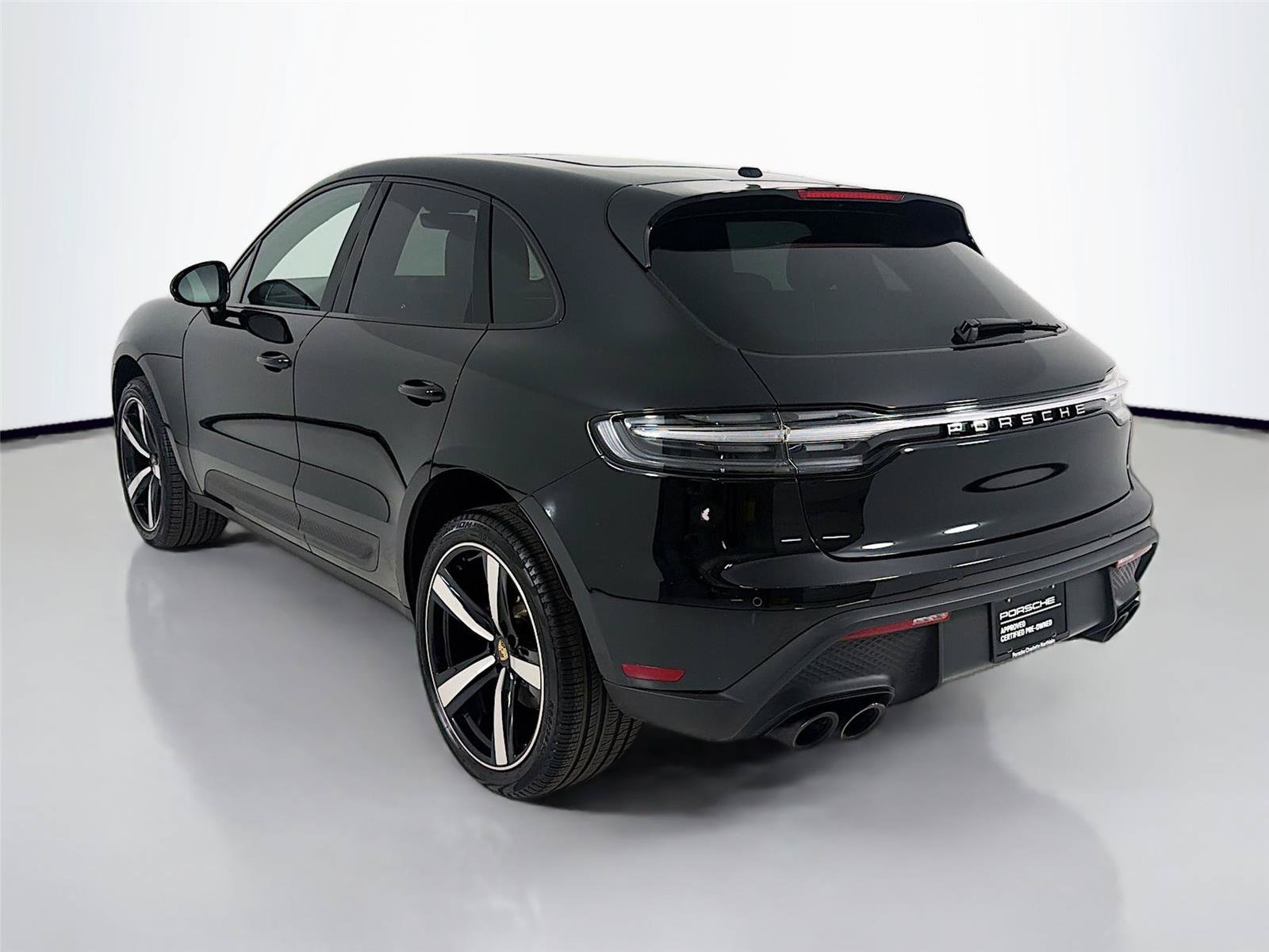 Certified 2023 Porsche Macan Turbo AWD/4WD image 3