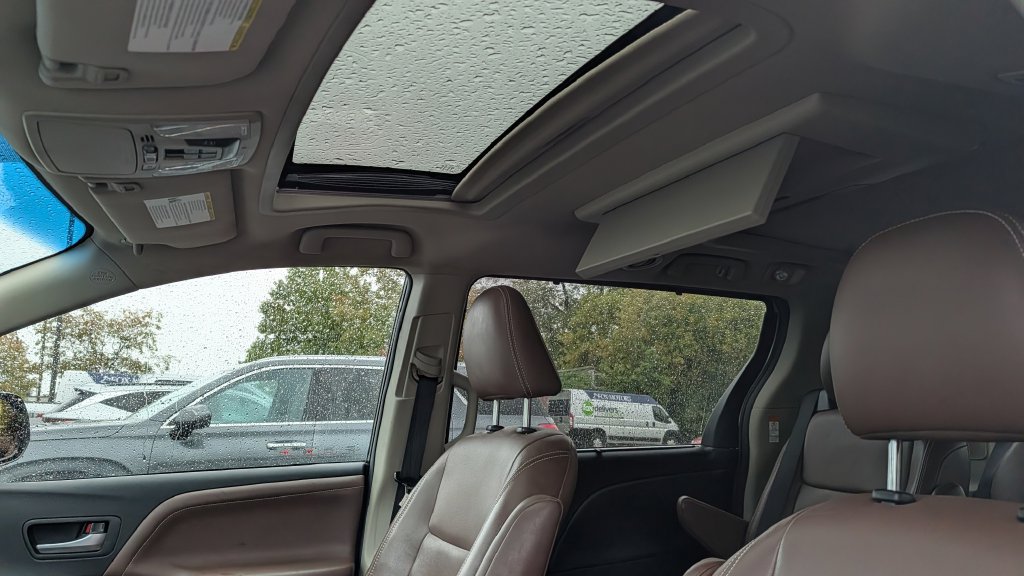 Used 2015 Toyota Sienna Limited Premium w/ Advanced Technology Package FWD image 6