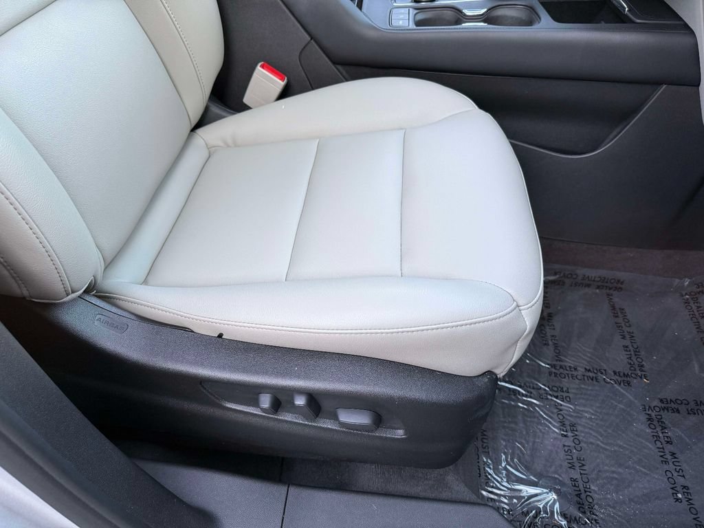 Used 2021 Cadillac XT4 Luxury w/ Cold Weather Package AWD/4WD image 15