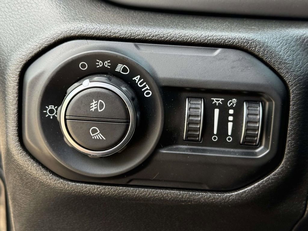 Used 2021 Jeep Gladiator Sport image 27