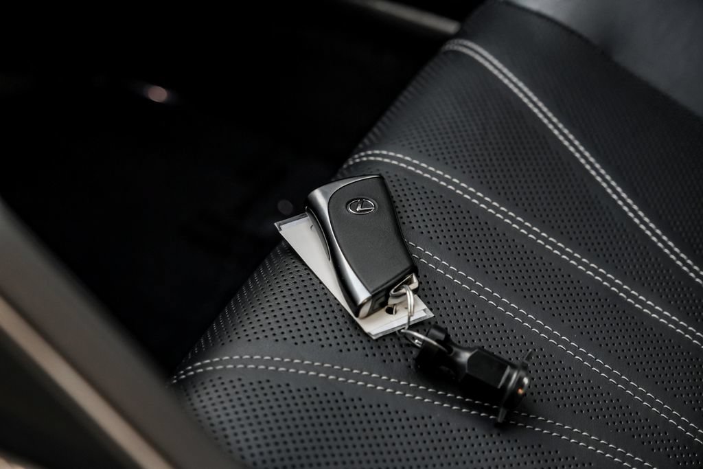 Used 2018 Lexus LC 500 Coupe w/ Touring Package RWD image 60