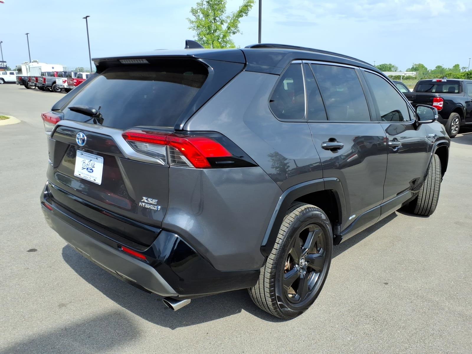 Used 2019 Toyota RAV4 XSE w/ XSE Weather Package AWD/4WD image 3