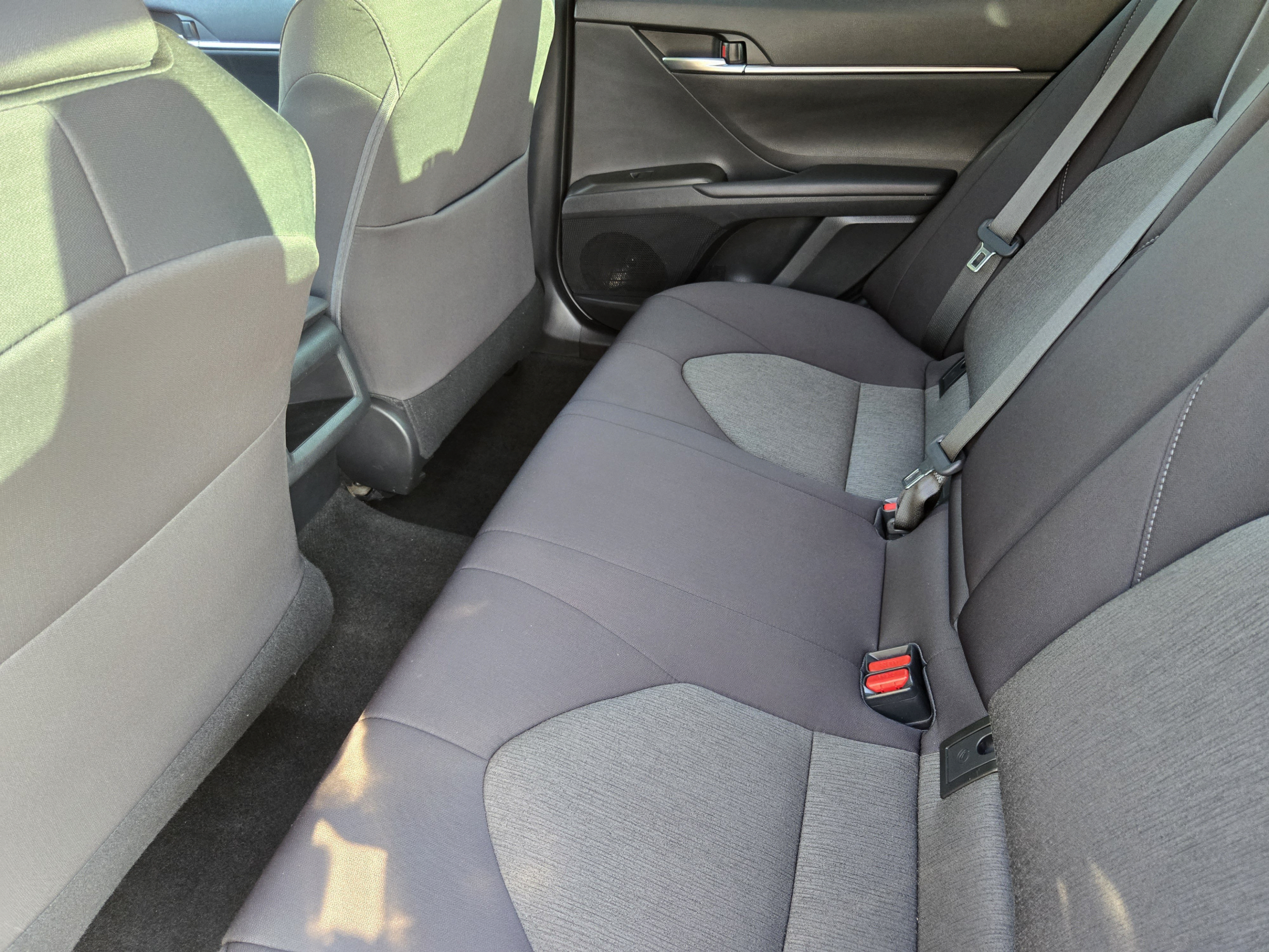 Used 2021 Toyota Camry LE FWD image 27
