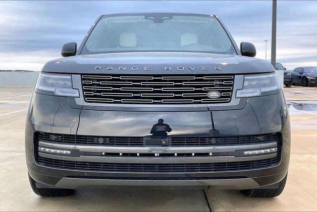 Used 2025 Land Rover Range Rover Long Wheelbase SE image 2