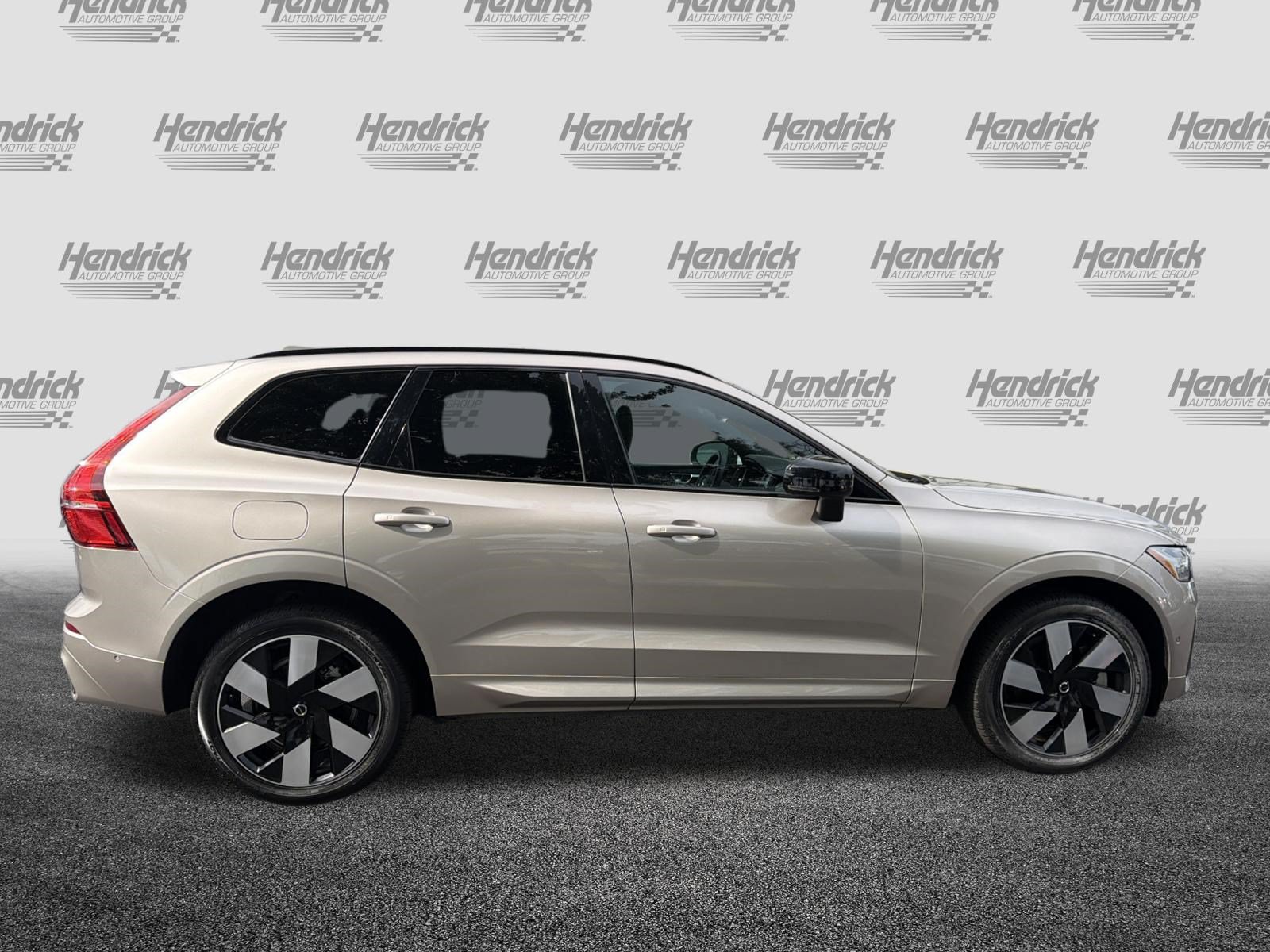 Used 2024 Volvo XC60 T8 Plus w/ Protection Package Premier AWD/4WD image 11