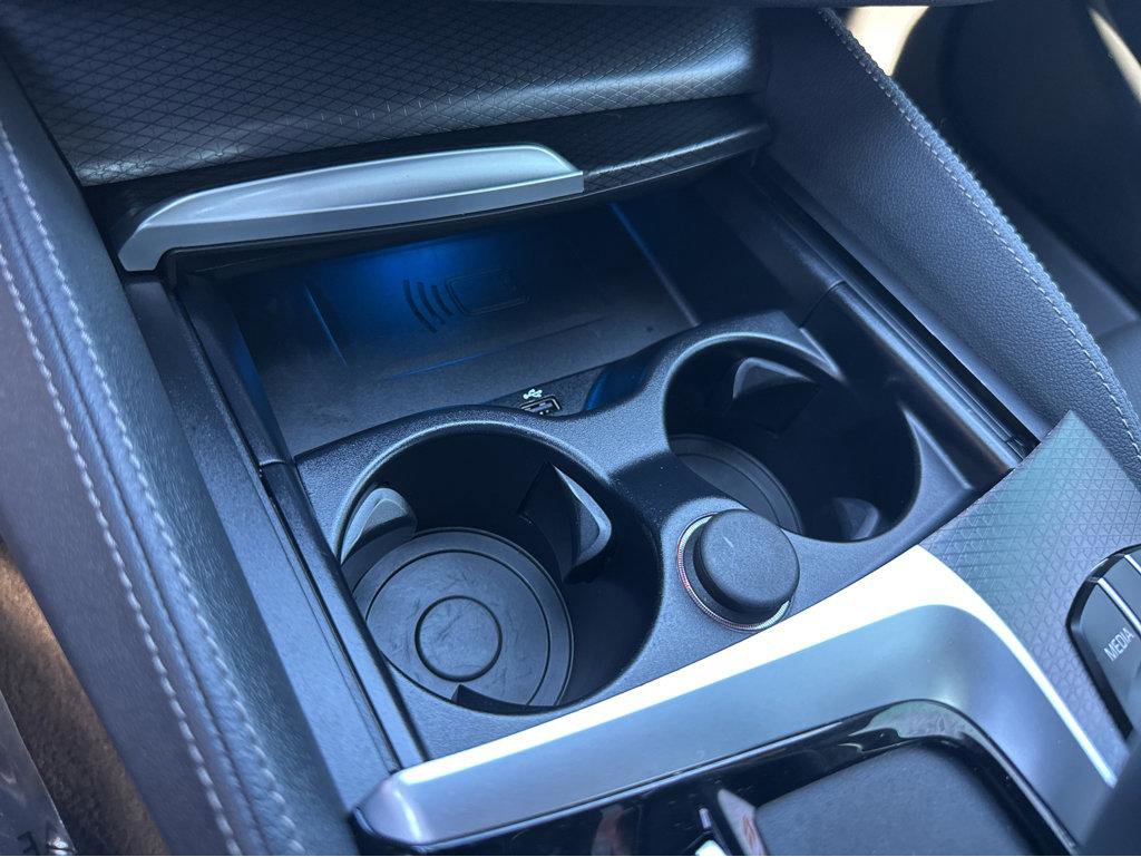 Used 2023 BMW 530e w/ M Sport Package image 27