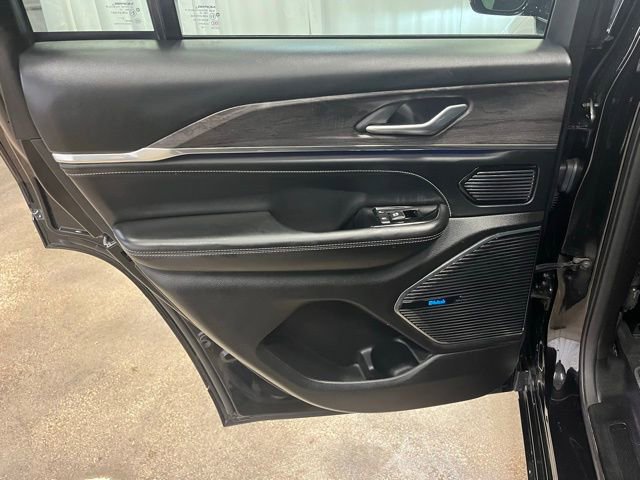 Used 2022 Jeep Grand Cherokee Overland image 27