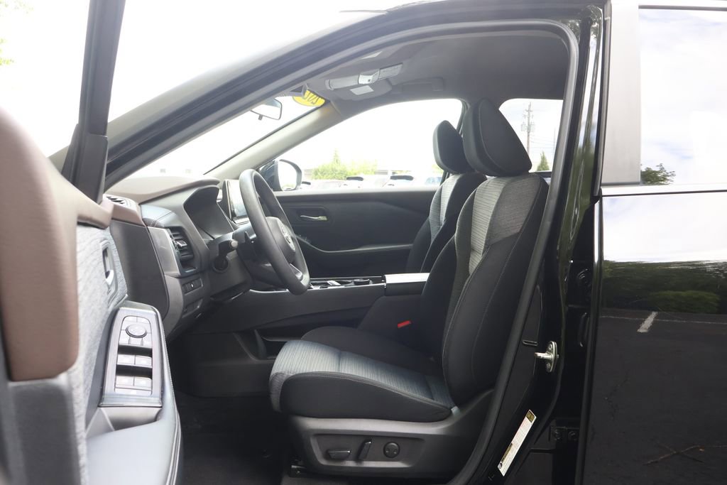 Used 2023 Nissan Rogue SV AWD/4WD image 31