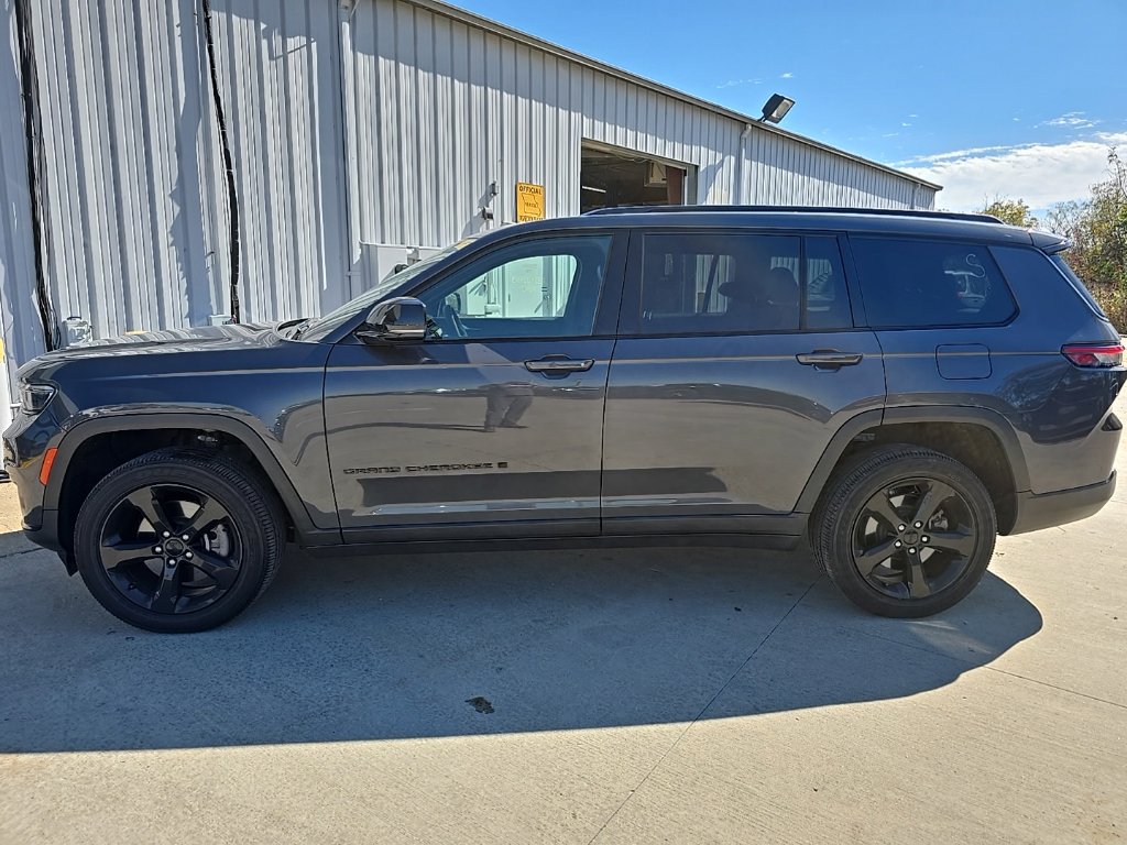 Used 2023 Jeep Grand Cherokee L Altitude AWD/4WD image 3