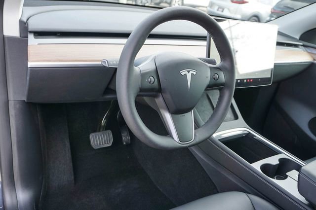 Used 2025 Tesla Model Y Long Range image 11
