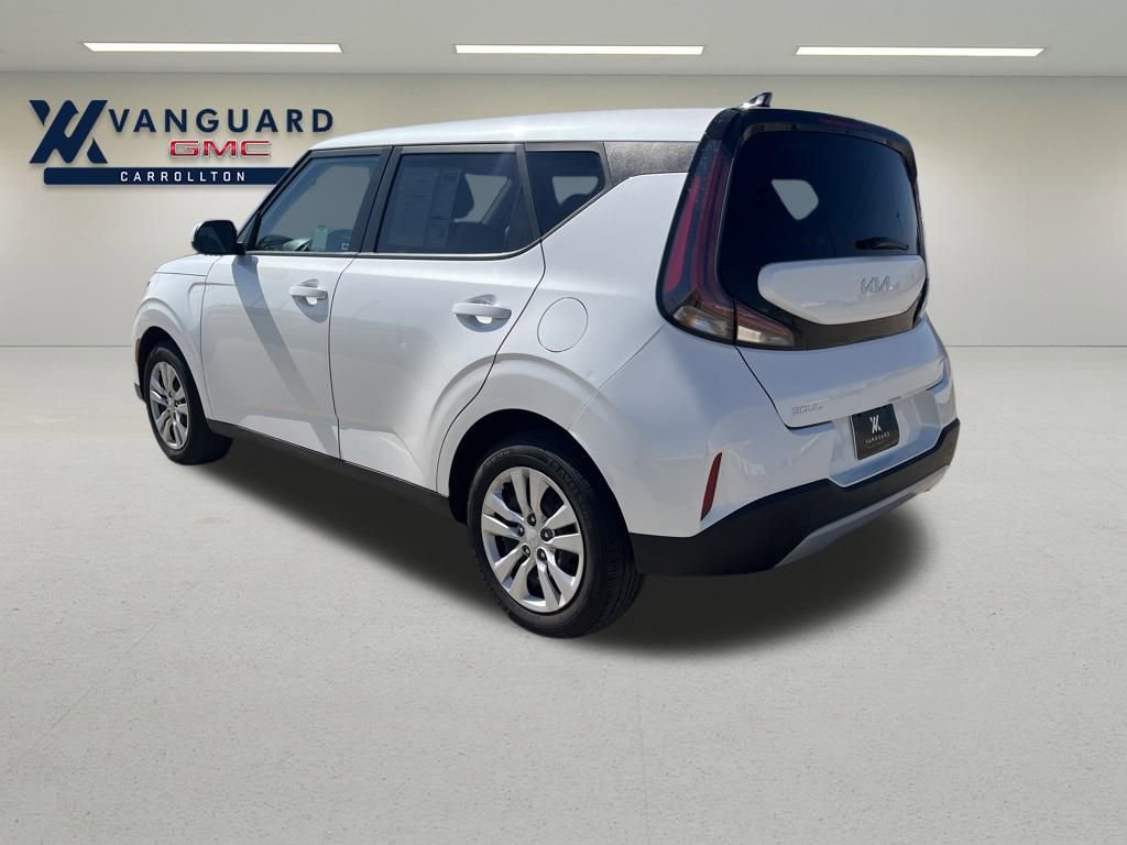 Used 2023 Kia Soul LX image 3