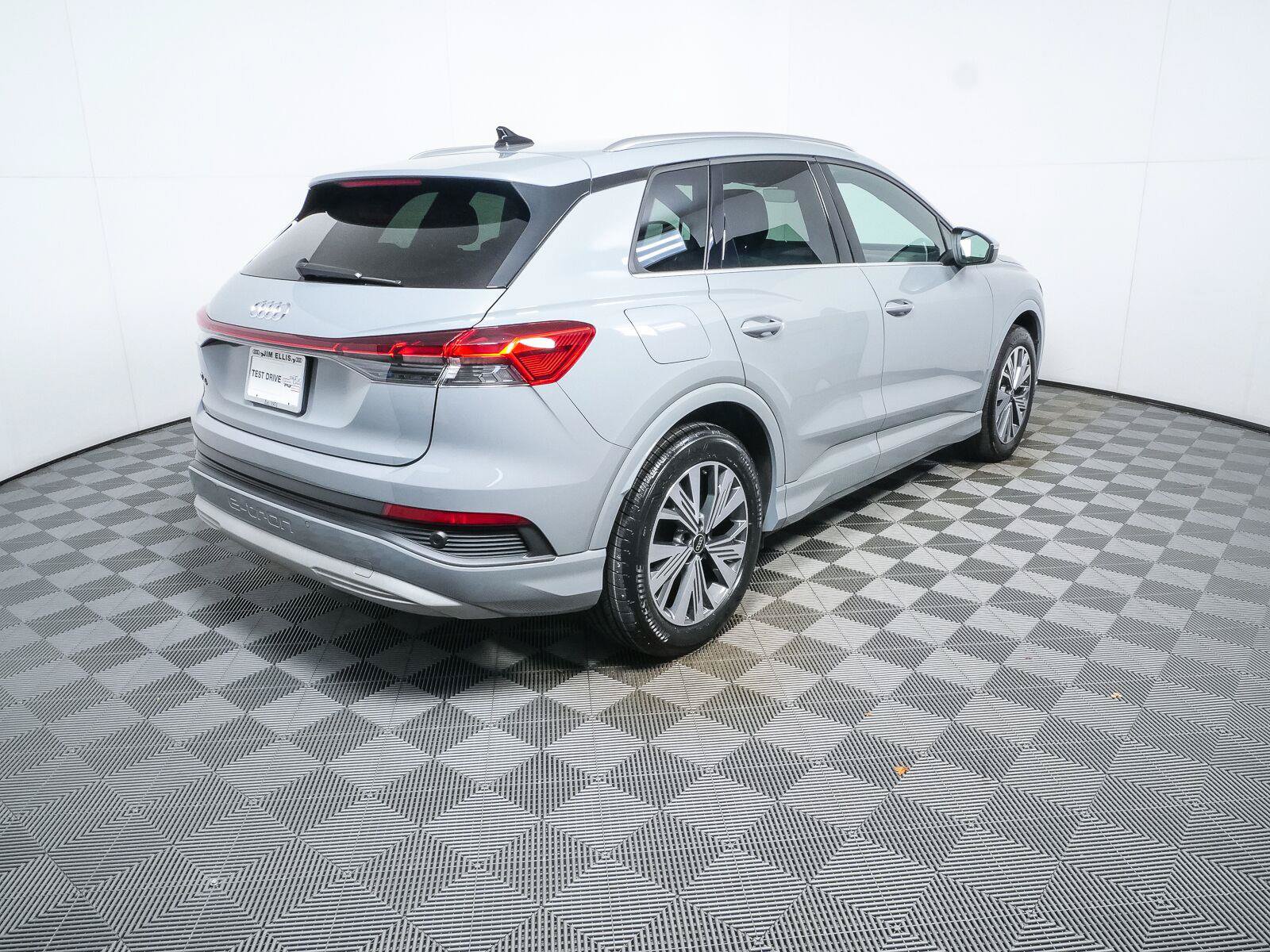 Used 2024 Audi Q4 e-tron Premium w/ Convenience Package RWD image 3
