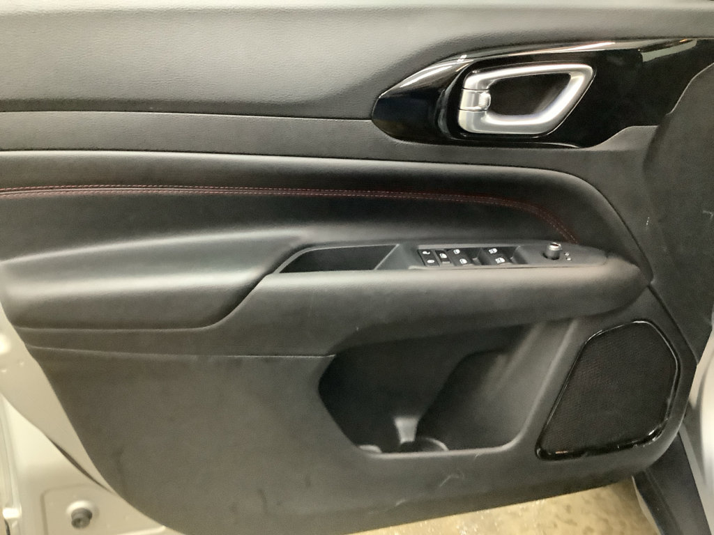 Used 2025 Jeep Compass Trailhawk AWD/4WD image 12