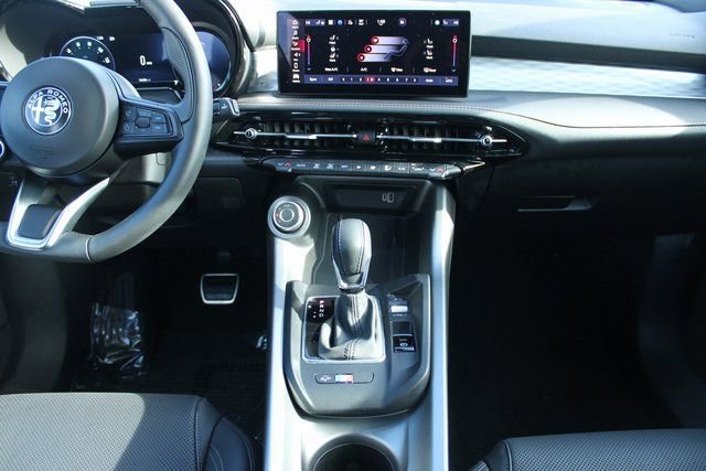 Used 2025 Alfa Romeo Tonale w/ Premium Package image 17