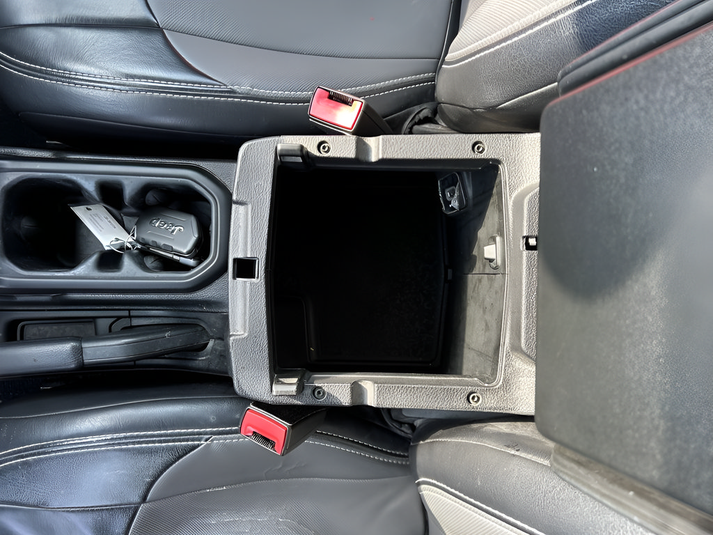 Used 2018 Jeep Wrangler Unlimited Sahara w/ Uconnect 4C Nav & Sound Group AWD/4WD image 26