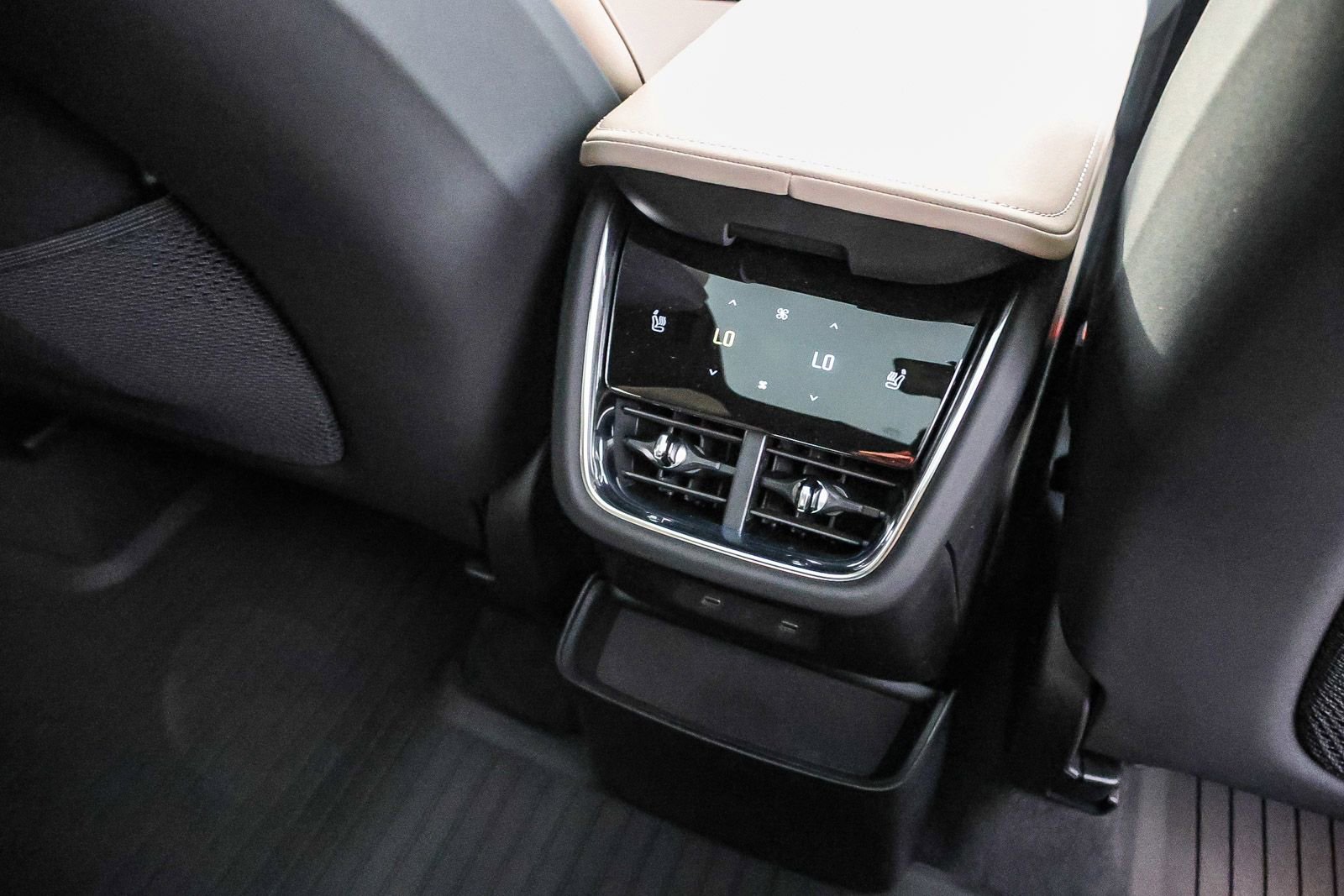 New 2026 Volvo EX90 Plus AWD/4WD image 19