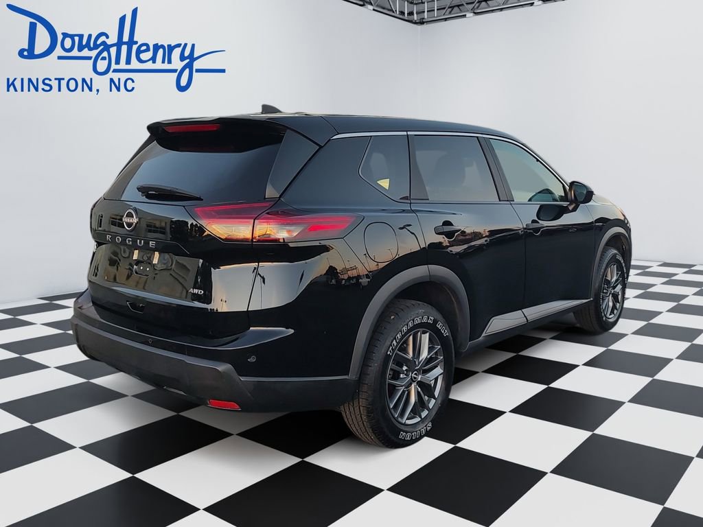 Used 2024 Nissan Rogue S AWD/4WD image 5