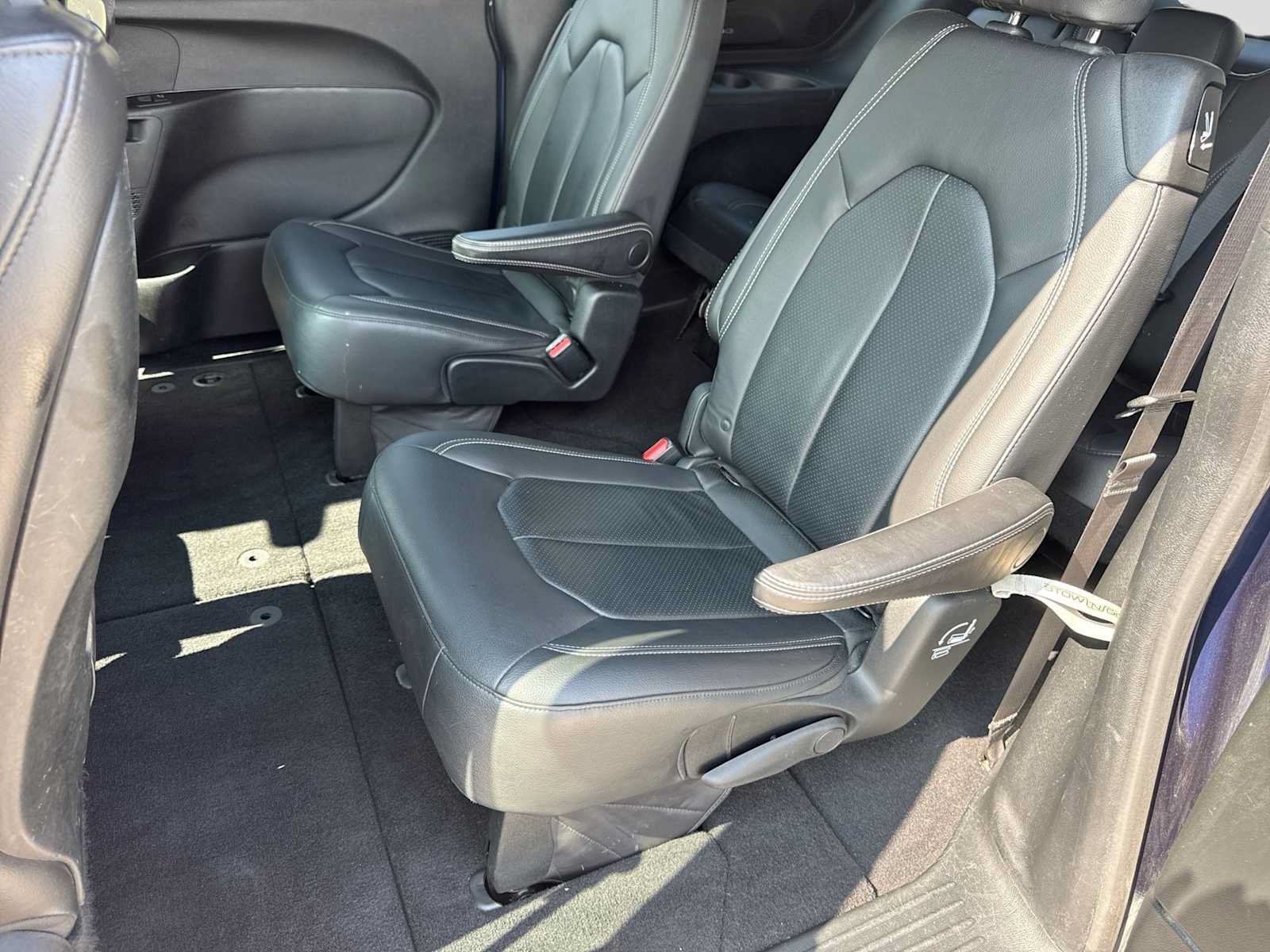Used 2018 Chrysler Pacifica Touring-L Plus FWD image 18