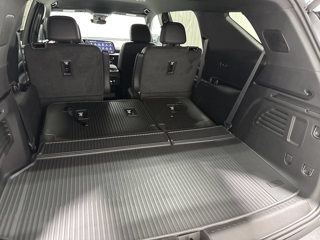 New 2027 Chevrolet Traverse LT w/ Driver Confidence Package FWD image 37
