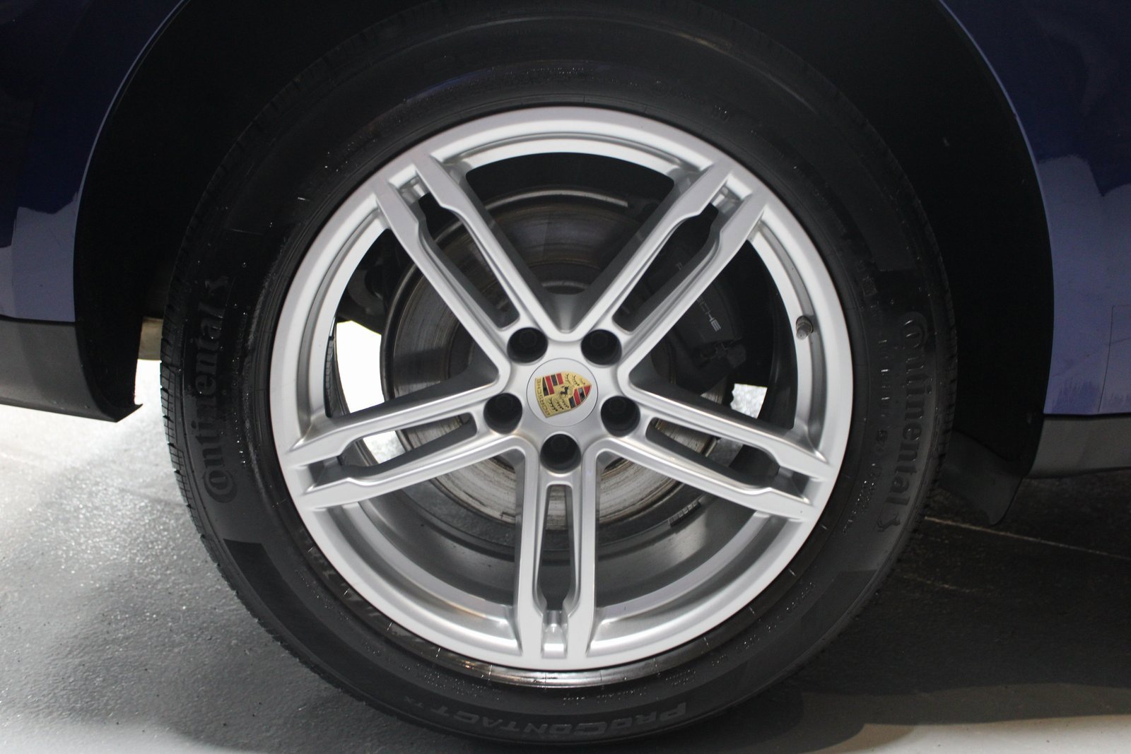 Certified 2025 Porsche Macan image 13