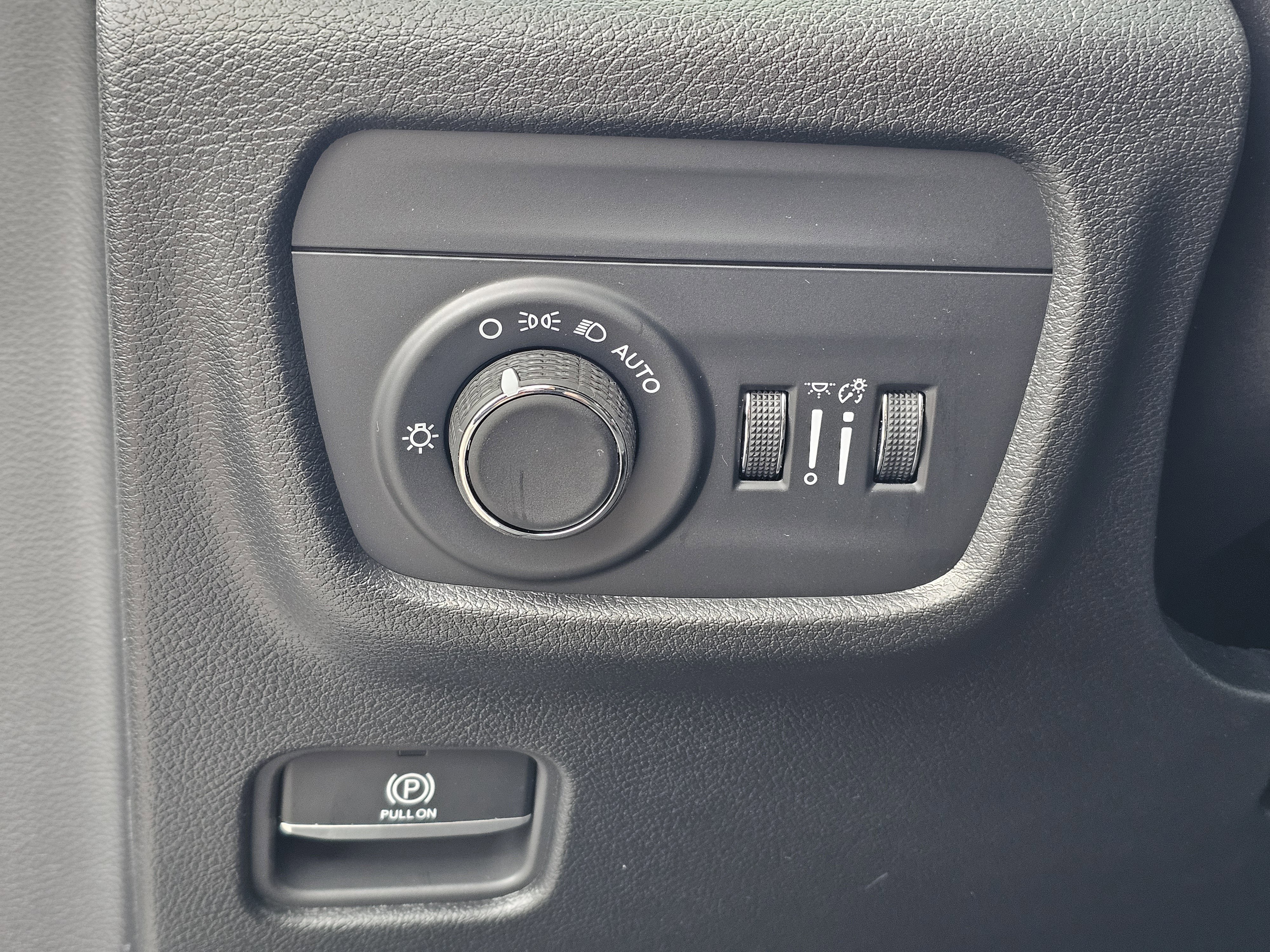 New 2025 Jeep Grand Cherokee Altitude image 18