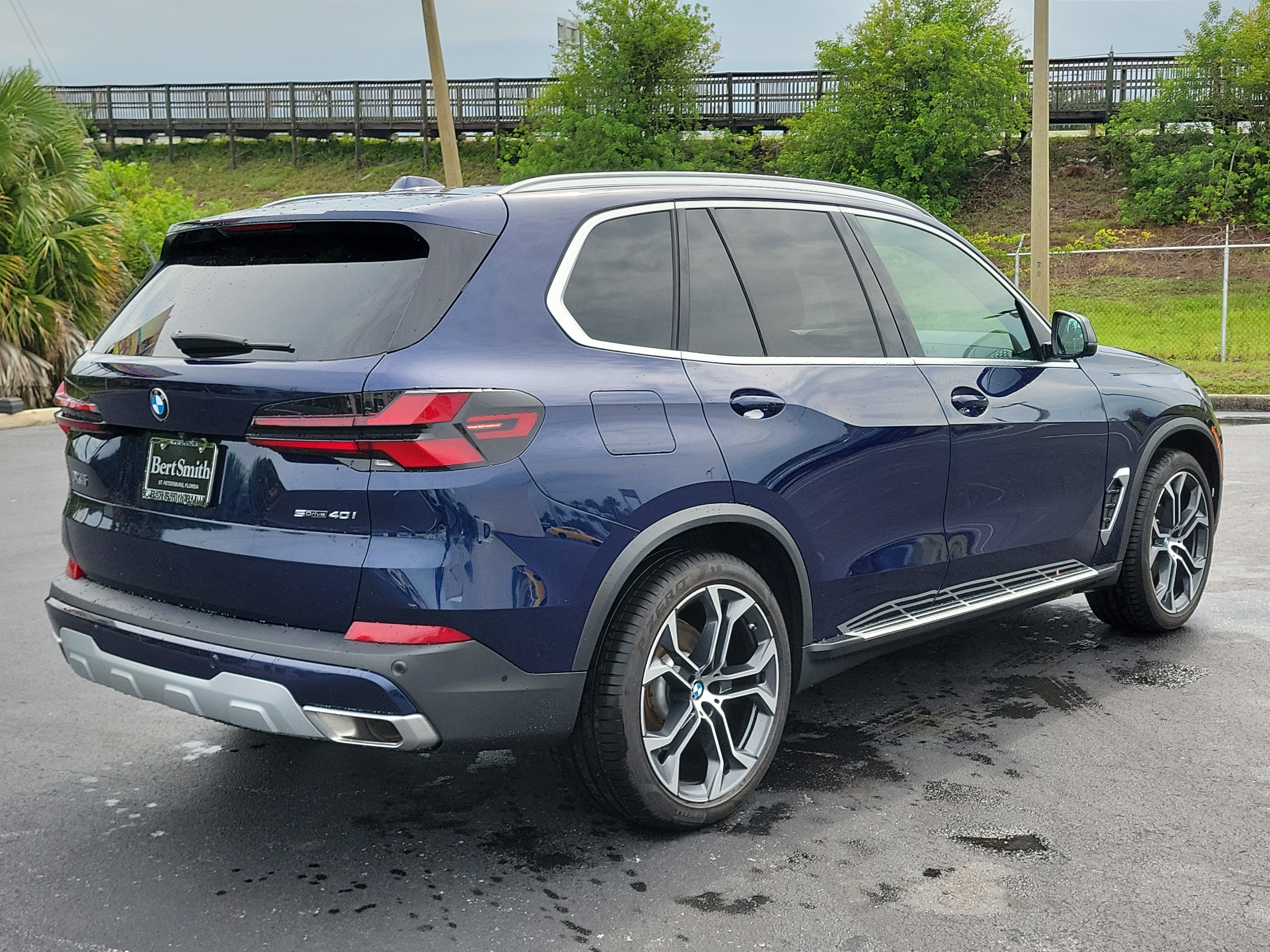 Used 2025 BMW X5 sDrive40i w/ Executive Package RWD image 3