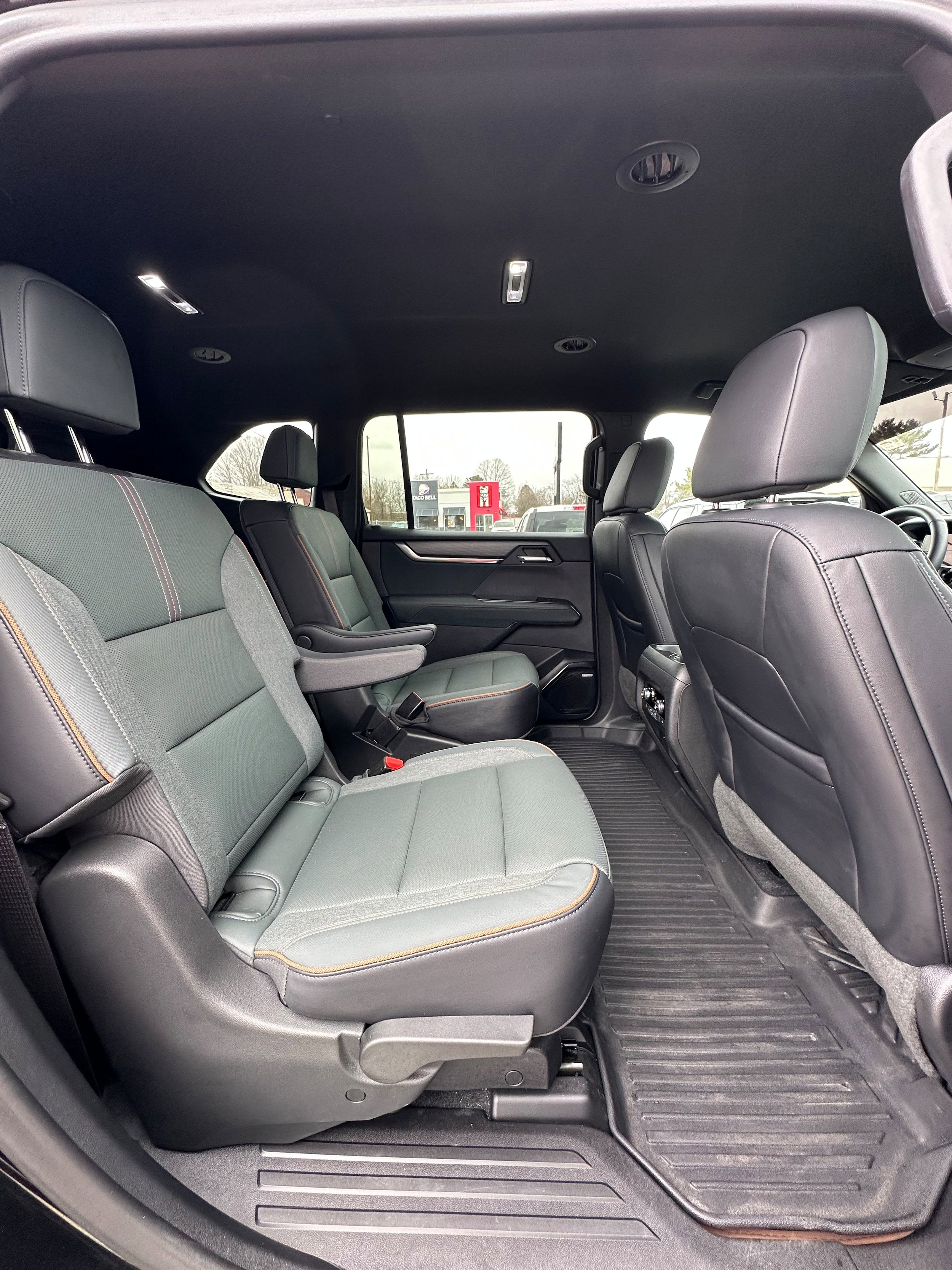 Used 2024 GMC Acadia AT4 w/ Luxury Package image 19