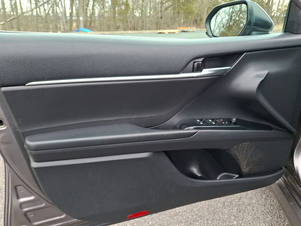 Used 2020 Toyota Camry LE FWD image 15