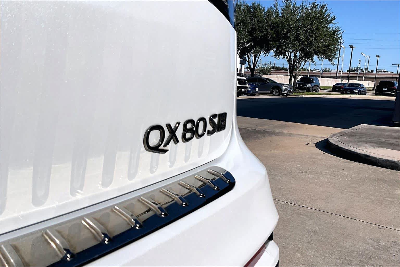 Used 2026 INFINITI QX80 4WD w/ Sport Exterior Package image 10