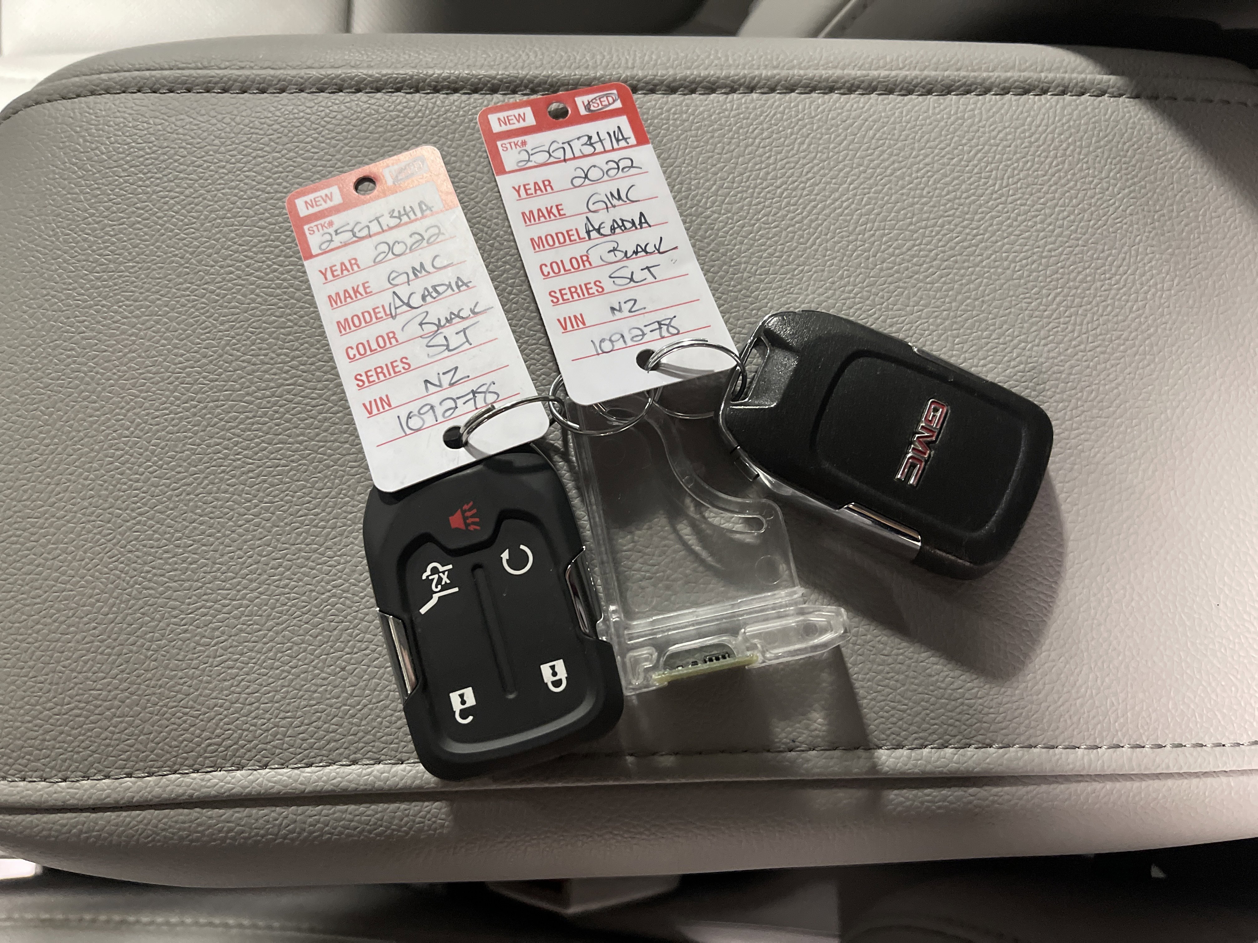 Used 2022 GMC Acadia SLT w/ Technology Package image 28