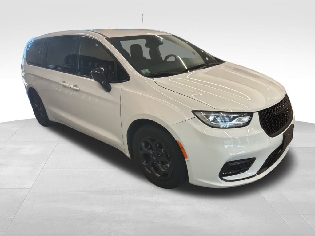 Used 2024 Chrysler Pacifica Select image 20