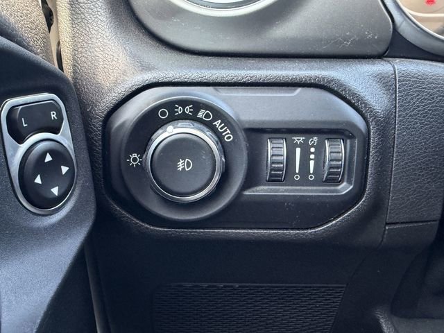 Used 2020 Jeep Wrangler Unlimited Sahara image 22