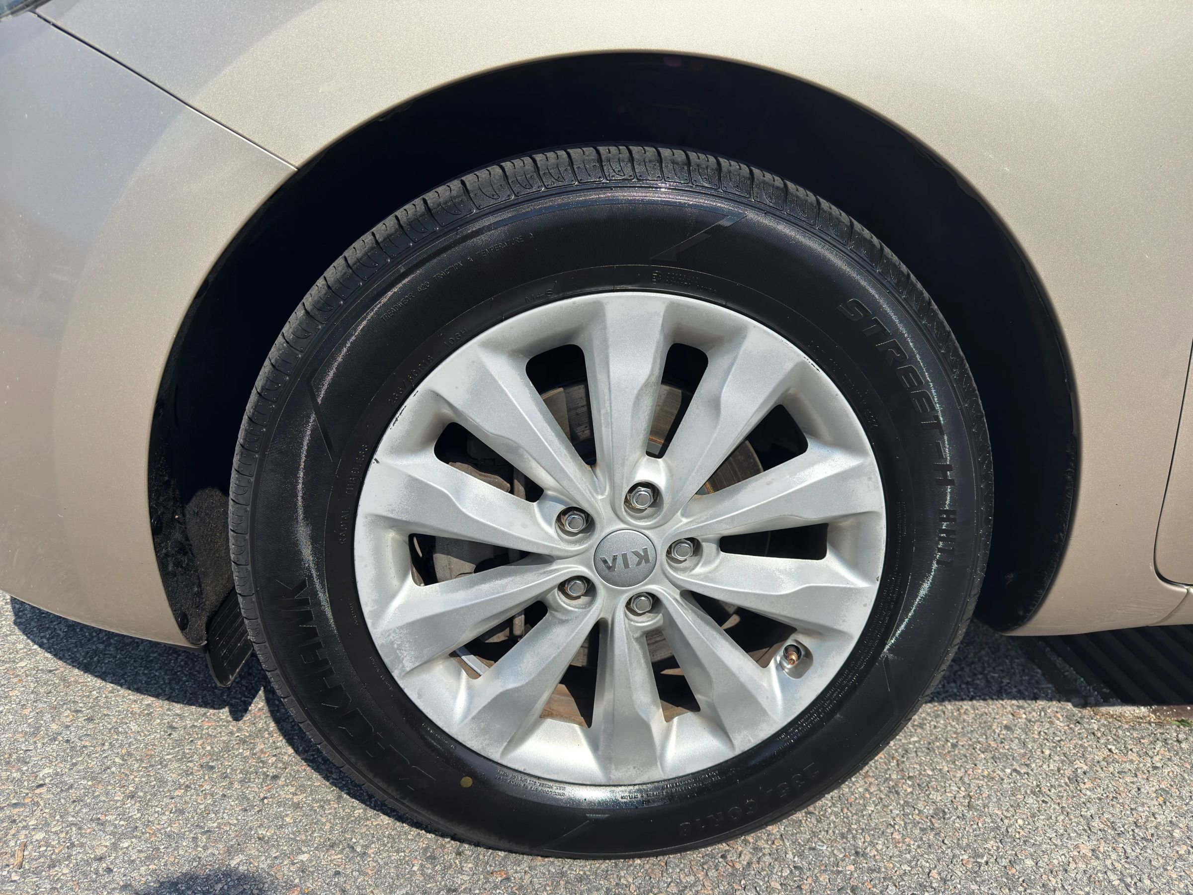 Used 2015 Kia Sedona EX FWD image 14