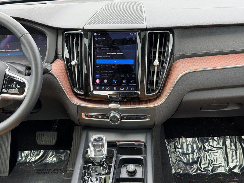 Certified 2023 Volvo XC60 B6 Ultimate w/ Climate Package AWD/4WD image 14