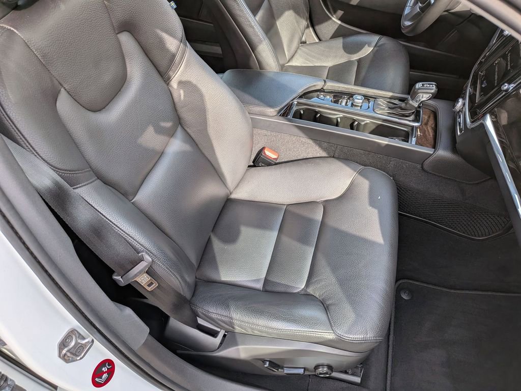 Used 2018 Volvo S90 T5 Momentum image 28