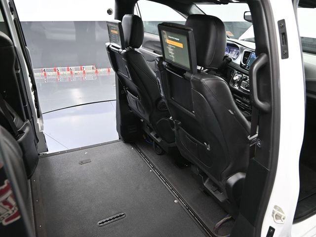 Used 2022 Chrysler Pacifica Touring-L w/ Uconnect Theater Family Group image 49