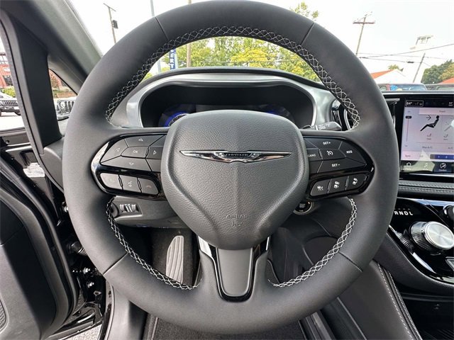New 2026 Chrysler Pacifica Limited image 25