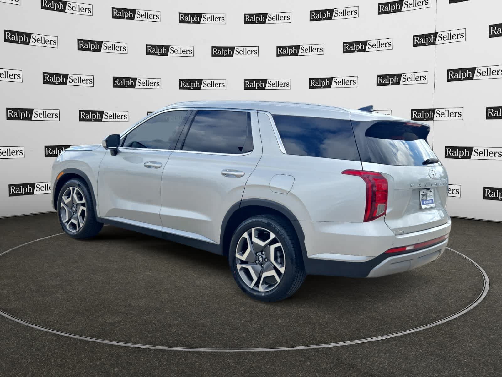 Used 2024 Hyundai Palisade SEL w/ Premium Package FWD image 4